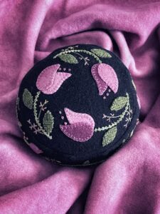 Raspberry Swirl | Finished Size: 5” x 3 1/2” | KLDesignsOnline.com | KL Designs by Karen Yaffe | Hand Designed Wool Appliqué Patterns by Karen Yaffe